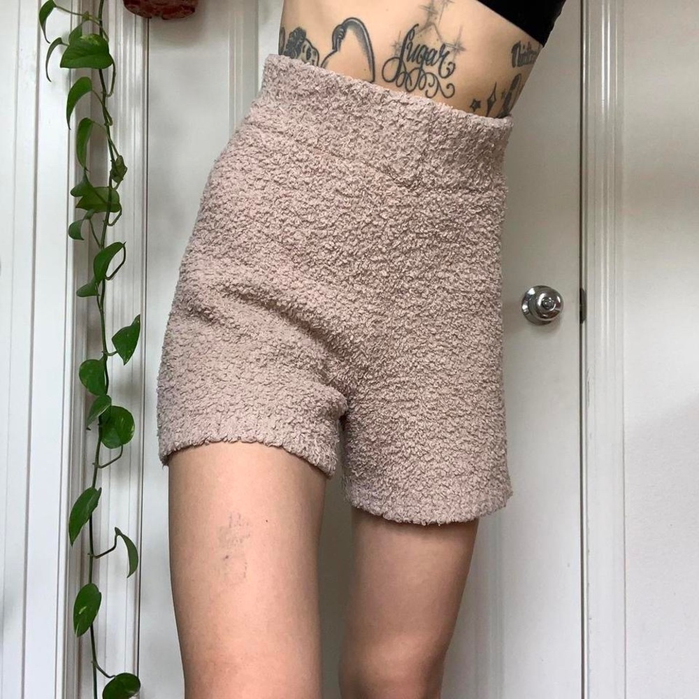 TAN SKIMS SHORTS